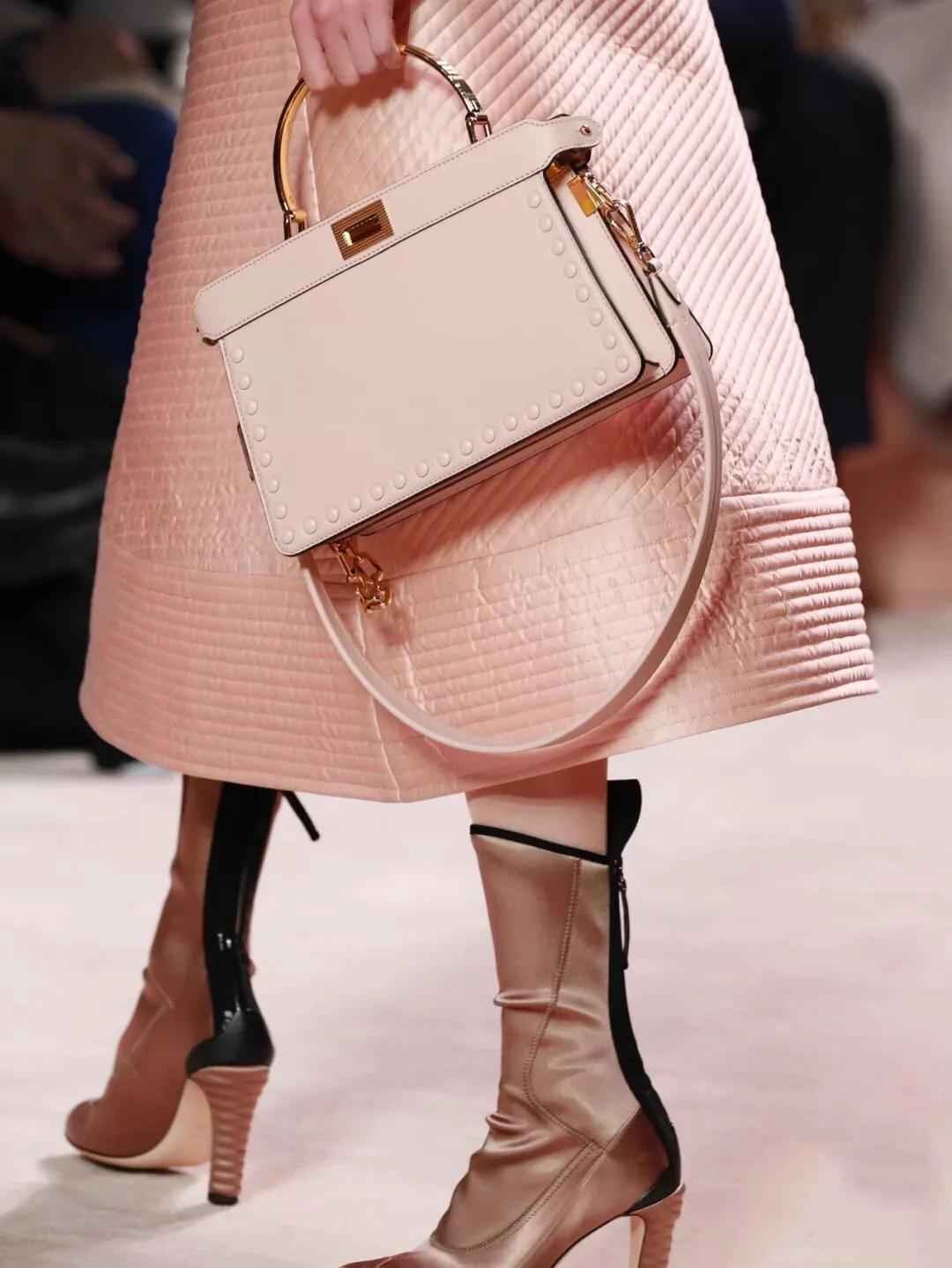 秋冬都适用的包包推荐,包包秋冬适合咖啡色还是卡其色