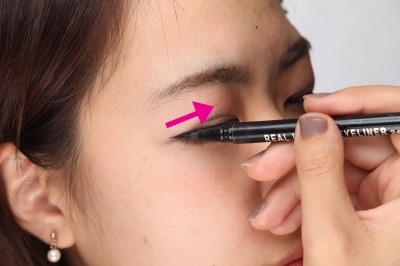 美丽的口袋：拥有AngelBaby的眼睛？如何用好液体眼线笔