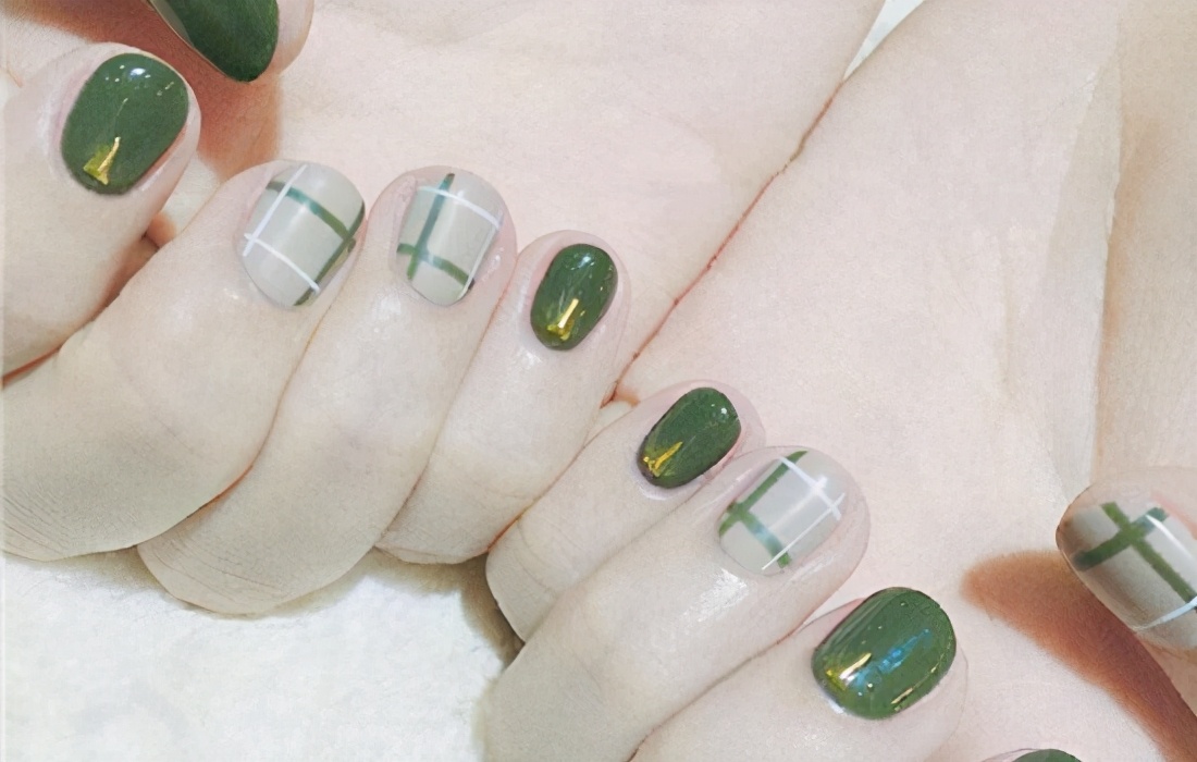 指甲油封层亮油是先用还是后用,亮油封层顺序