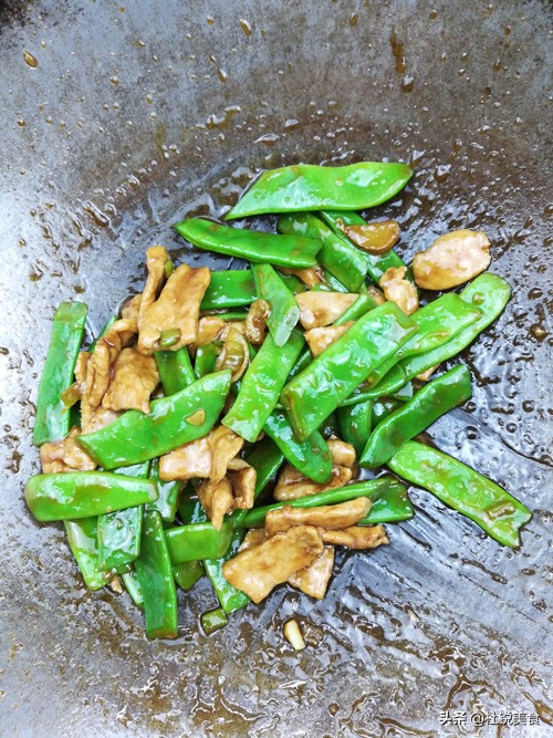 肉片这样处理想不滑嫩都难，芸豆炒肉一道酱香浓郁的家常菜