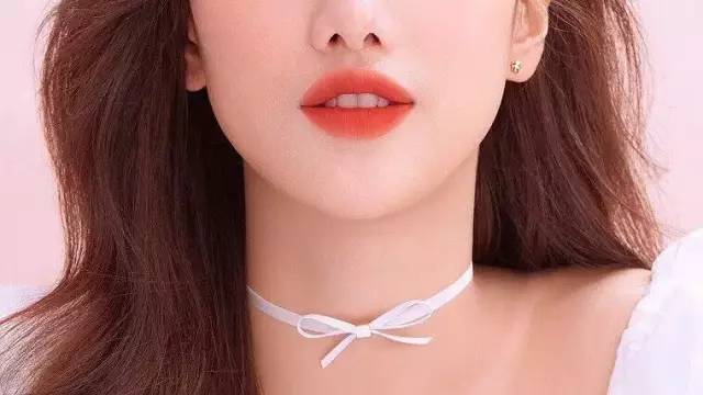 这套口红数量也是破纪录了，26支不重复，相互叠涂可出*0色8**号，服