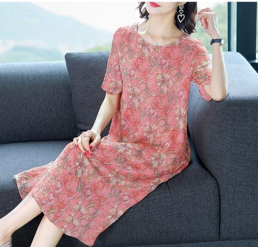 旗袍过时了!今夏流行的“声雨竹”,55岁小姨穿年轻像25,忒时髦