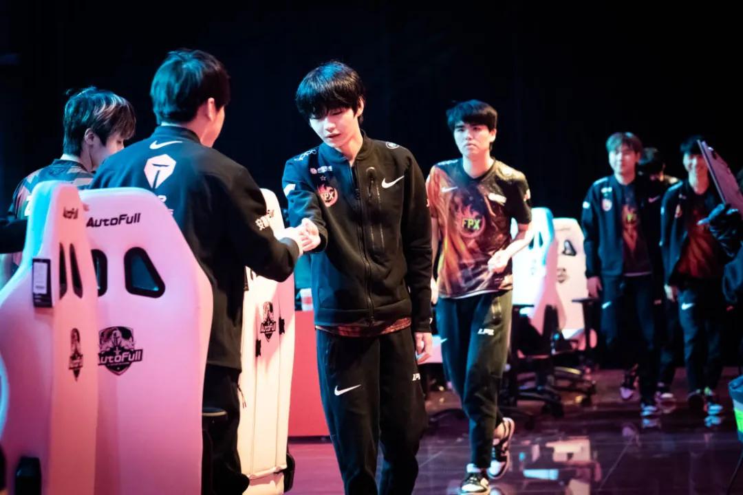 fpx2-10翻盘,fpx豪取六连胜