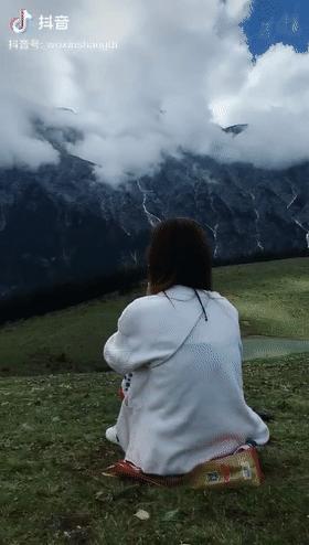 这对神仙眷侣，率300万抖音粉丝“云冒险”，获5000万网友点赞