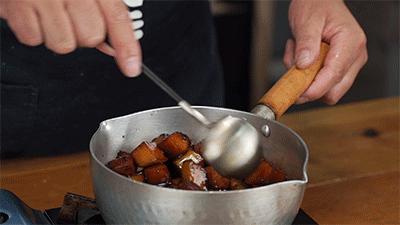 炎炎夏日不如做份甜品消消暑吧,夏日消暑甜品美味的红糖冰粉