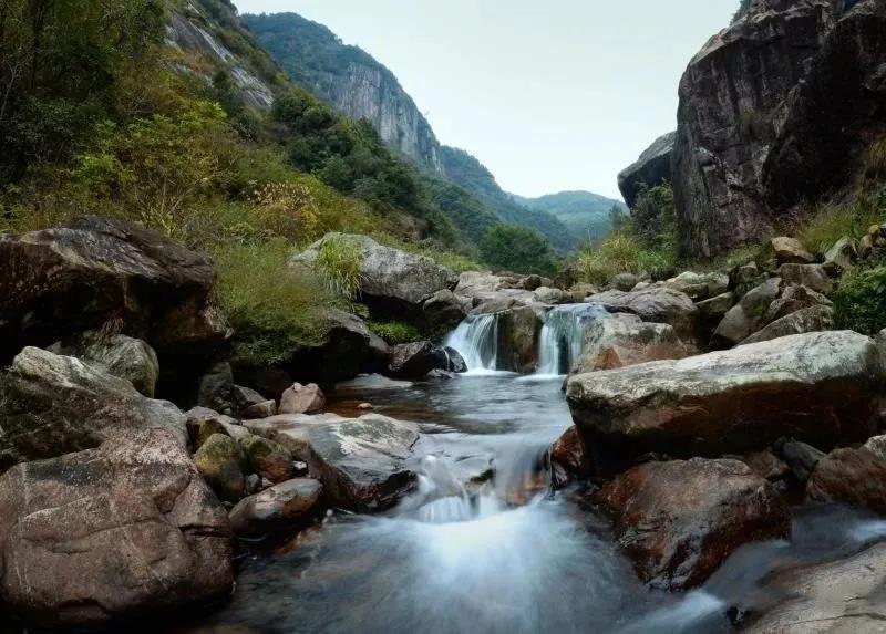 峡谷漂流推荐一个避暑圣地,金丝峡漂流和溶洞漂流哪个好玩