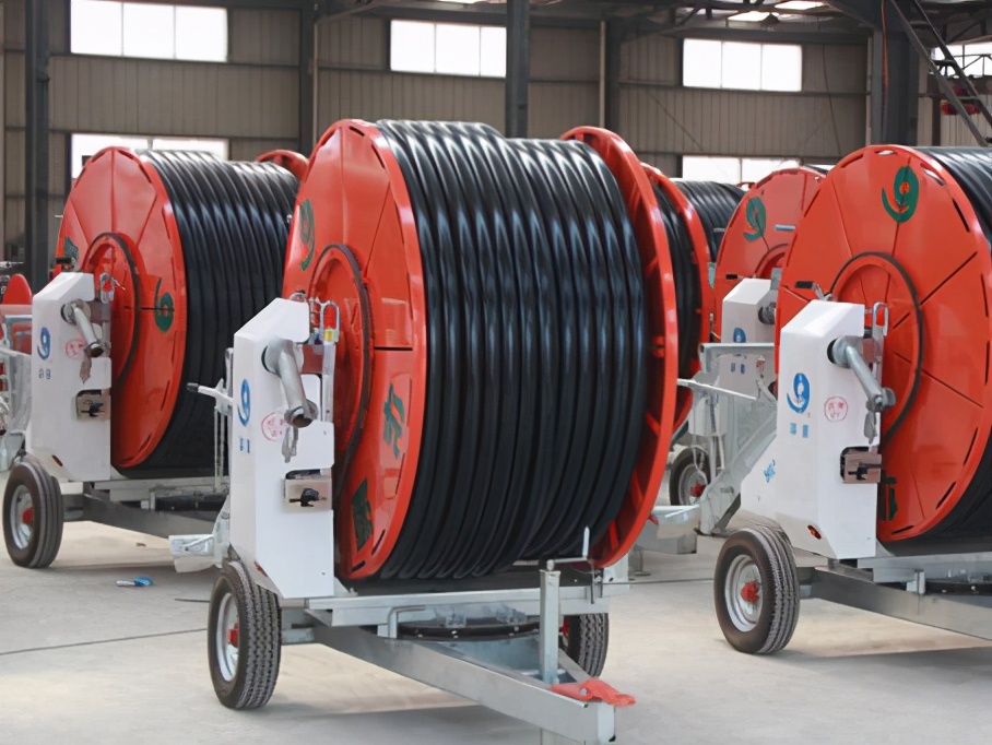 西美喷灌机和华源喷灌机哪个好 (指针喷灌机和平移式喷灌机)