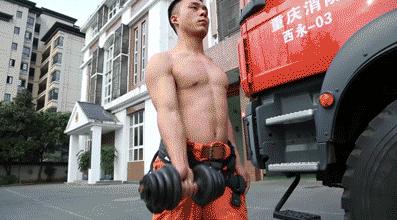 消防员训练震撼的场景,消防员基础体能训练动作大全