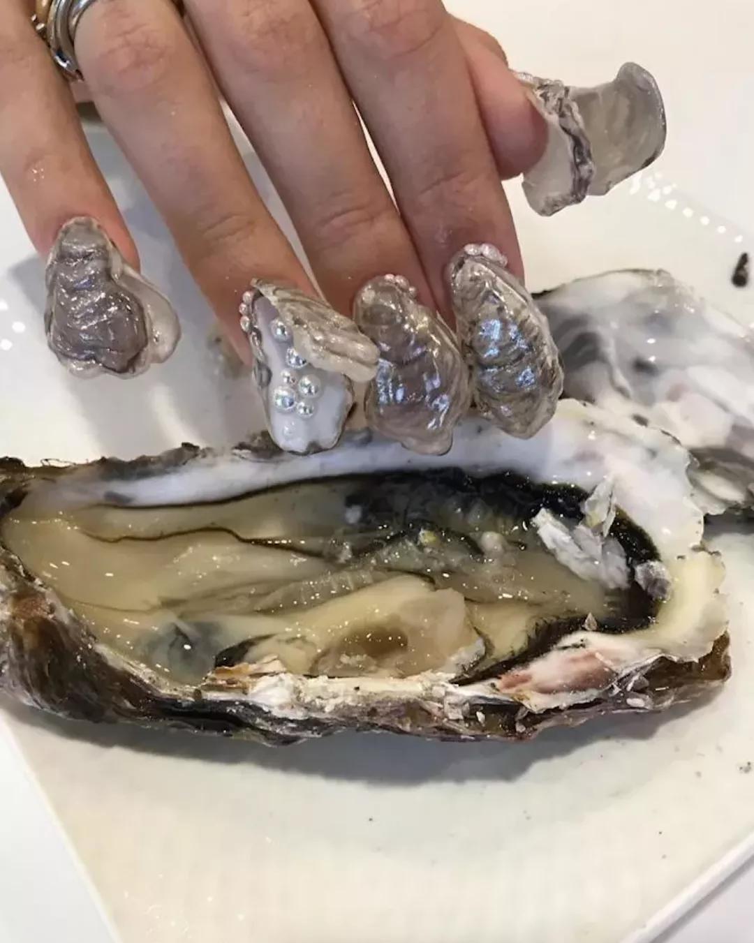 美甲师在吗？我被丑得睡不着觉