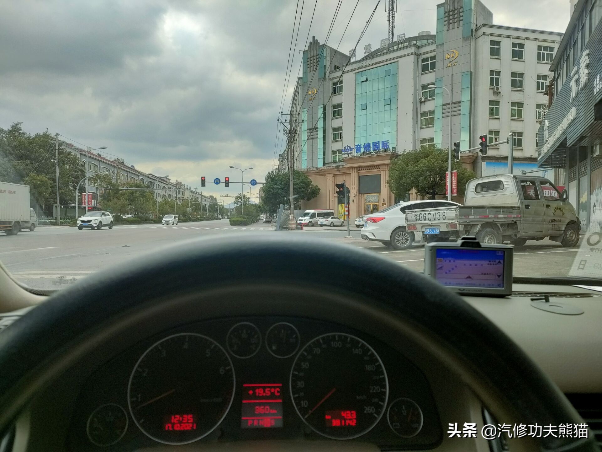 2003年老奥迪a6,2012年奥迪a6经典