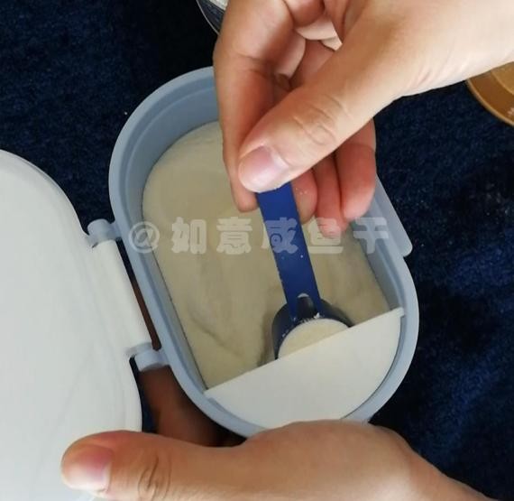 养孩子奶粉怎么选择,养娃省钱攻略婴儿