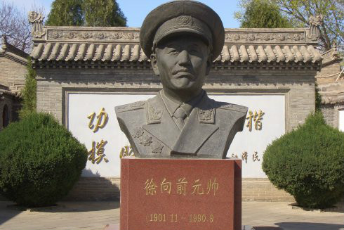 他是徐帅的儿子，25岁保送清华，48岁被授予少将军衔，59岁晋中将