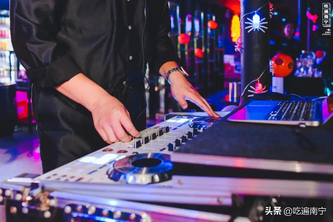 今晚约？世界冠军在广艺对面开HIPPOP酒吧！超SWAG