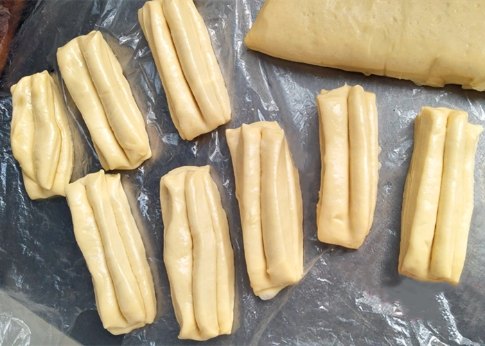 家中最简单炸油条方法不用酵母,炸油条怎么做酥脆松软不用酵母粉