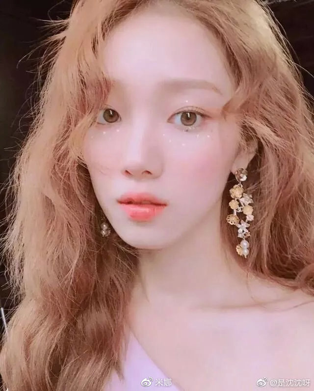 泫雅ins晒美照,泫雅携新作品回归