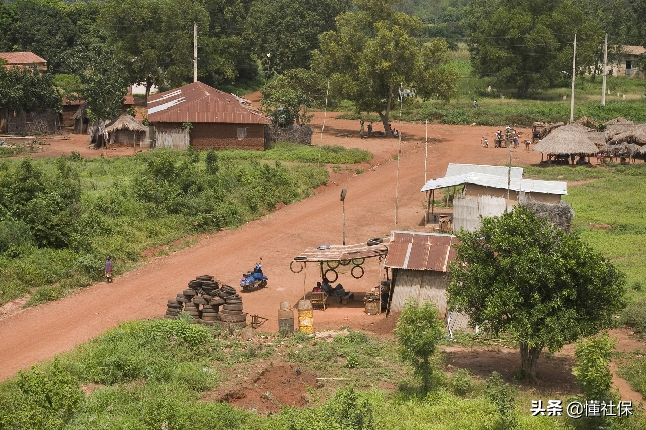 在村里做会计有退休金吗,村会计当几年有退休金