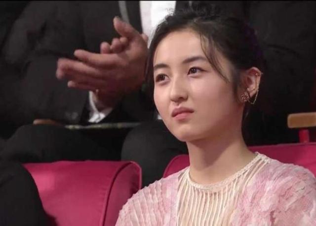 还记得当年“大宝”广告的那个小女孩吗？竟然是《向往》中的她