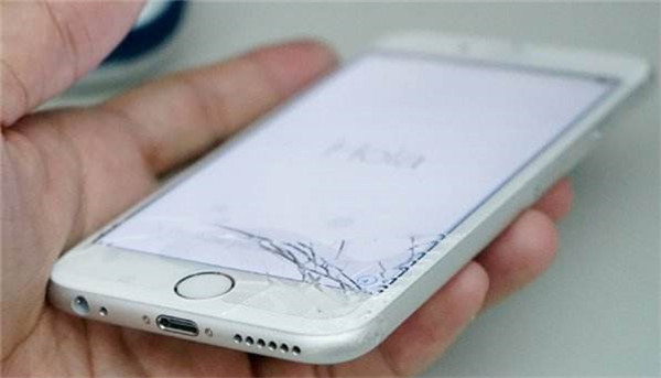 手机不贴膜会造成什么样的影响,手机长时间不贴膜会有什么后果