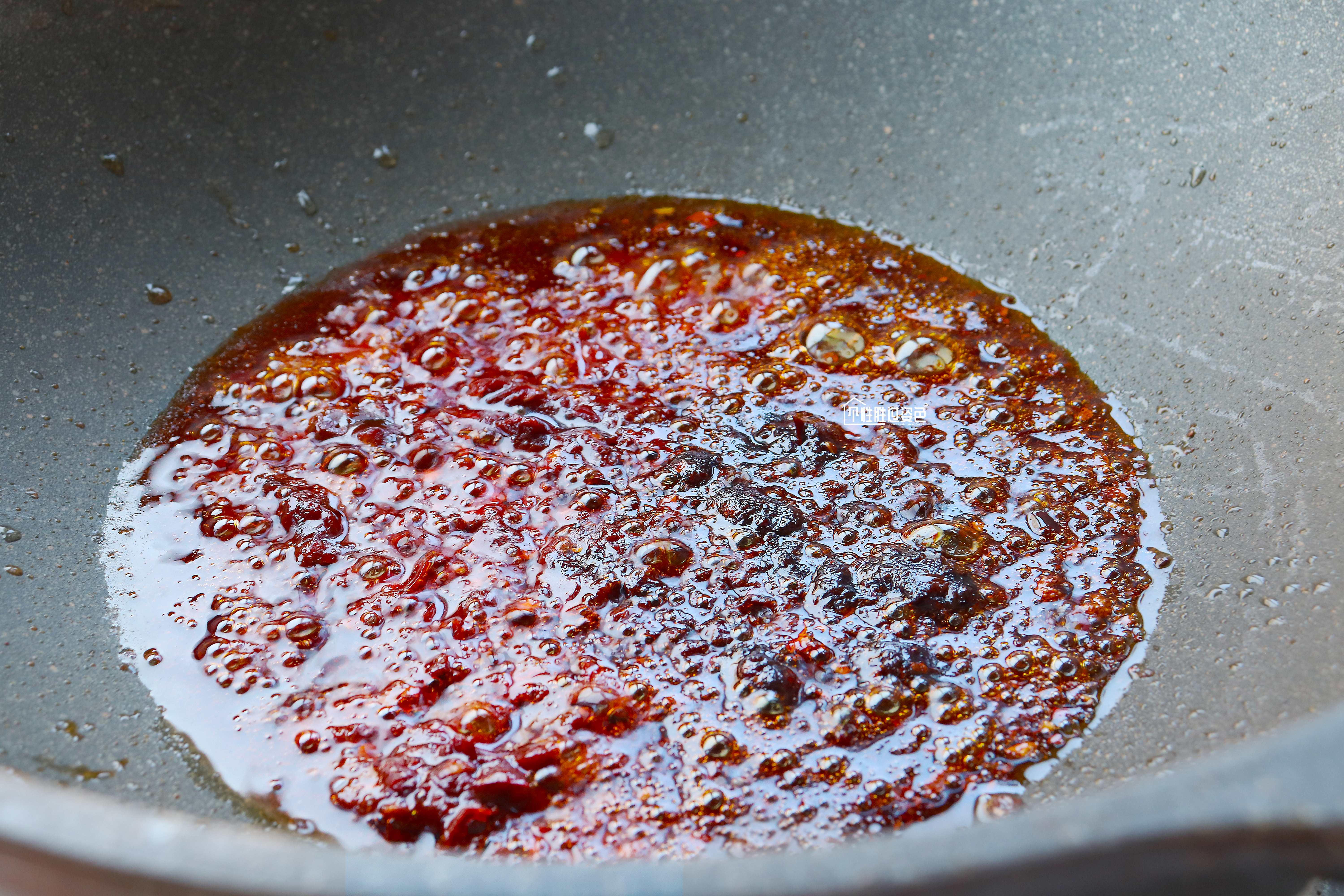 剥皮香辣虾不用炸的做法,这道劲爆香辣虾美味又独特