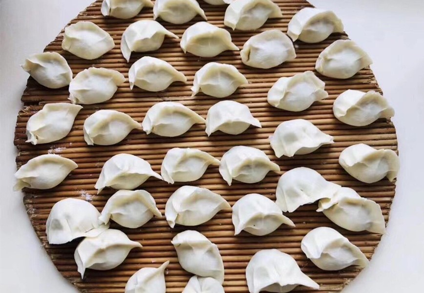 包韭菜馅饺子时牢记3不放,韭菜肉饺子馅必放三样