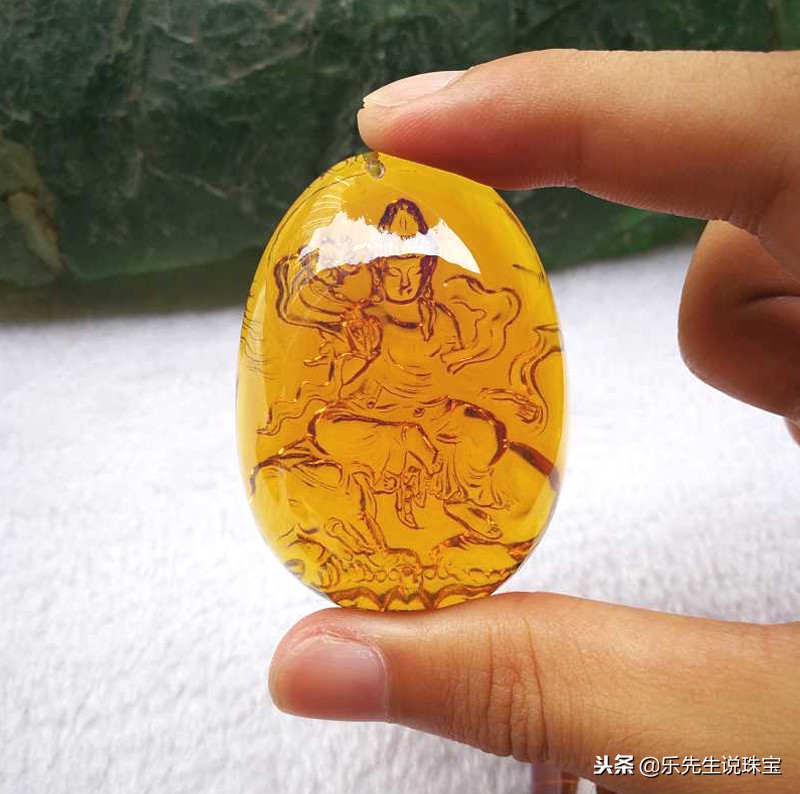 如何鉴别真假蜜蜡这方法简单有效,蜜蜡打紫光灯一定能鉴别真假吗