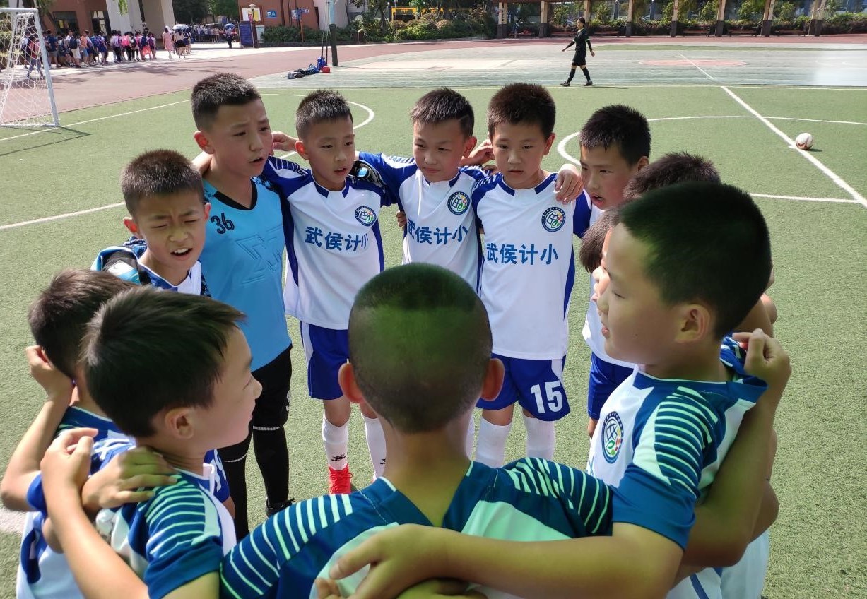 瓒充笅鍚埅,瓒充笅璧疯埅