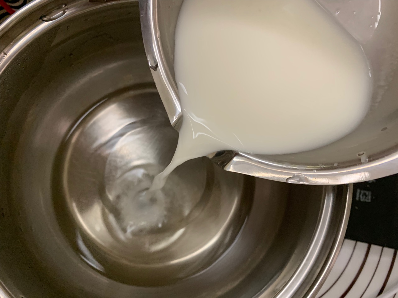 沙拉酱是鸡蛋和油做的吗,少油少糖的熟蛋沙拉酱