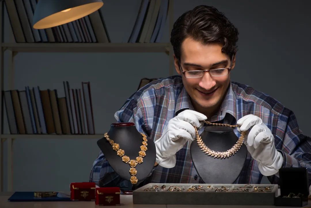 行业揭秘：同一款式不同价格，大金店背后的小加工厂