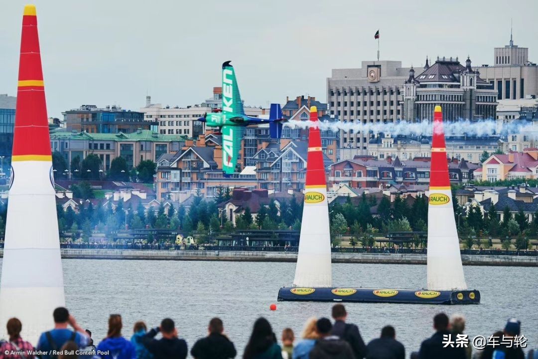 飞劲一举斩获两连冠 空中“雄鹰” 再创佳绩