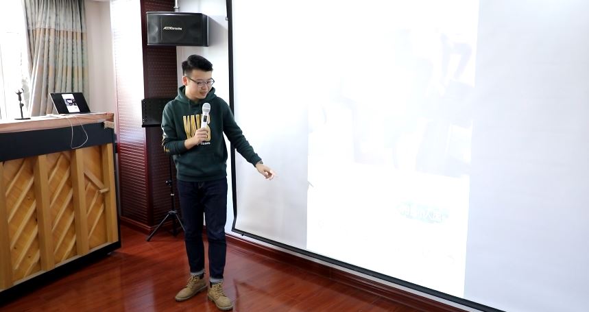 你的父母会用智能手机吗,你的爸妈会用手机吗