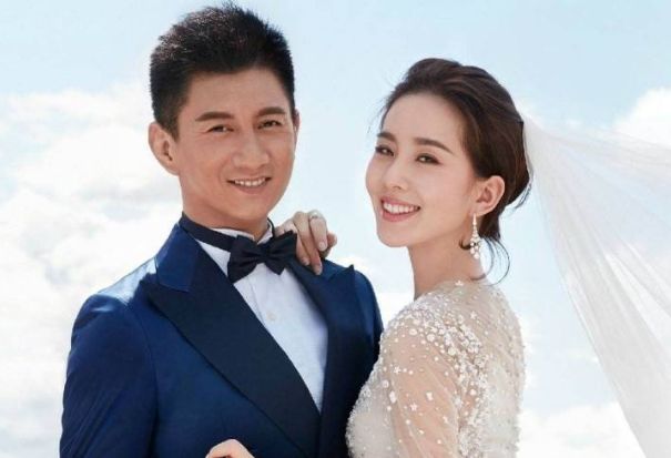 巅峰时期鹿晗王俊凯,明星去逛街被路人发现