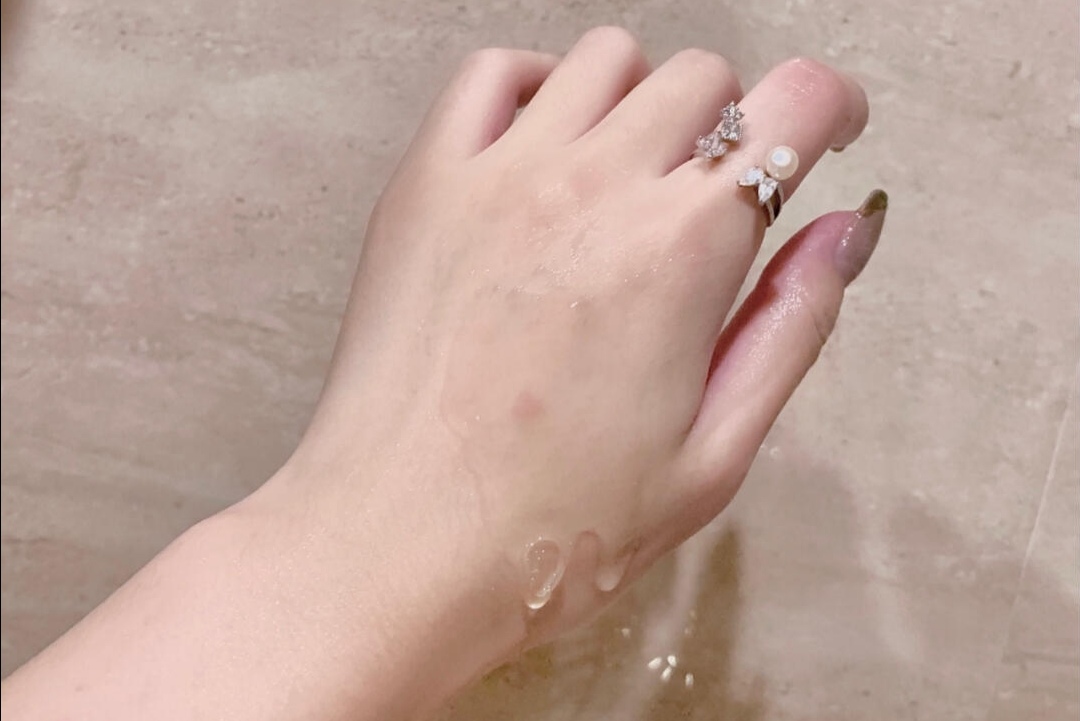 好羡慕吴千语，家里沐浴露很多，根据心情来挑选味道