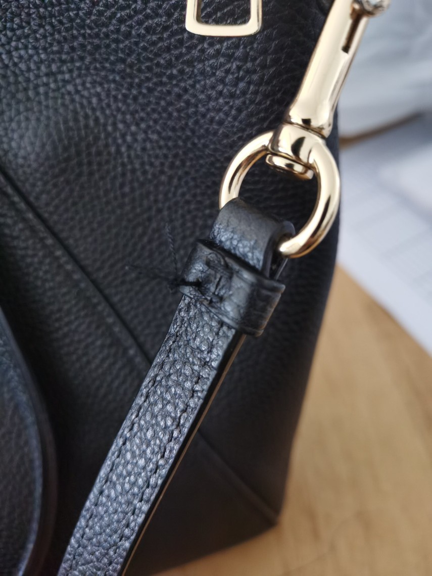 唯品会coach专柜款,唯品会买coach可以在官网查到吗