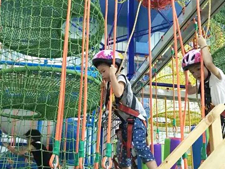 蹦床主题游乐场360度旋转闯关,各种花式蹦床合集