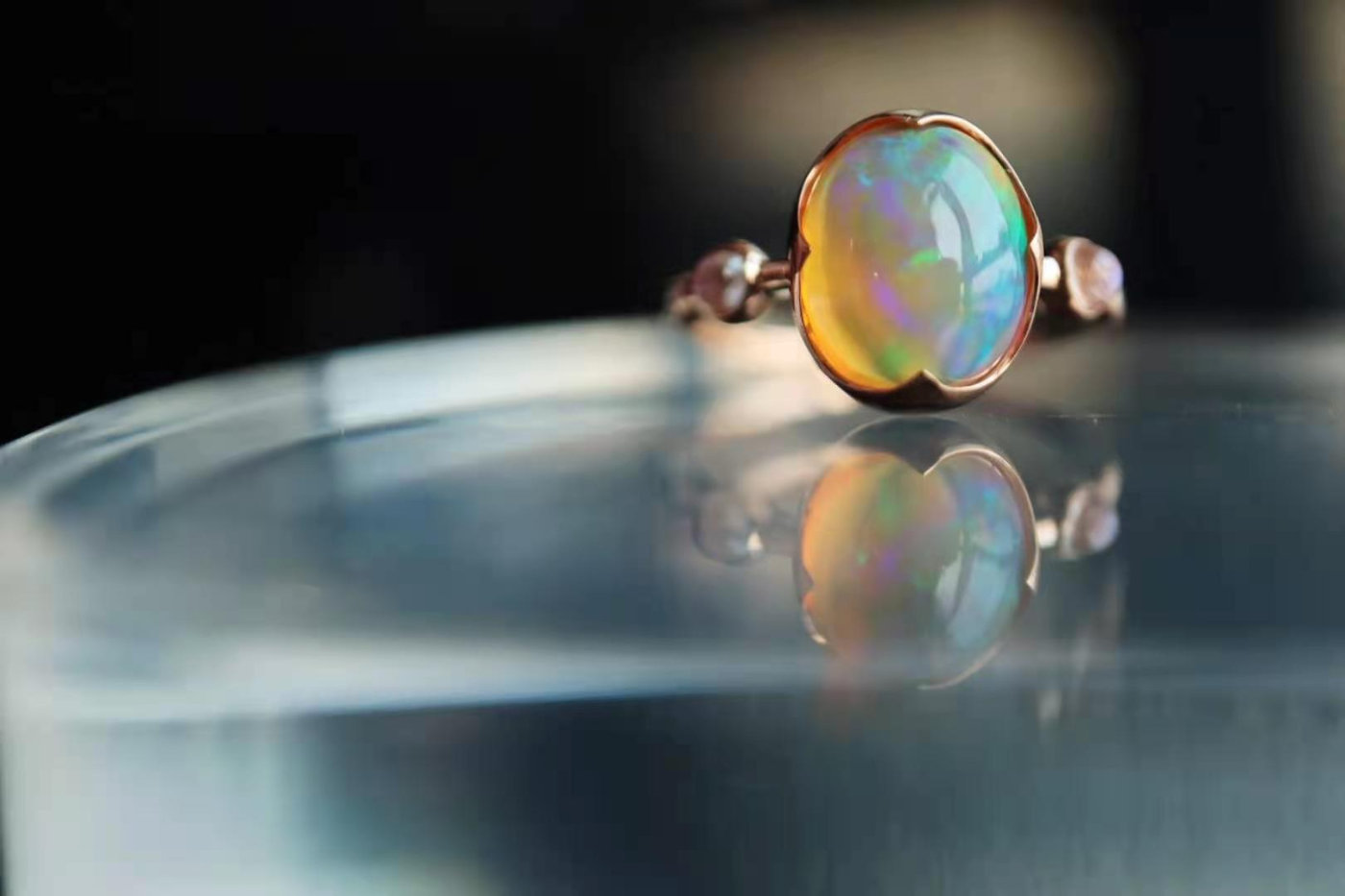 欧泊是什么宝石价格多少,欧泊是贵重宝石吗