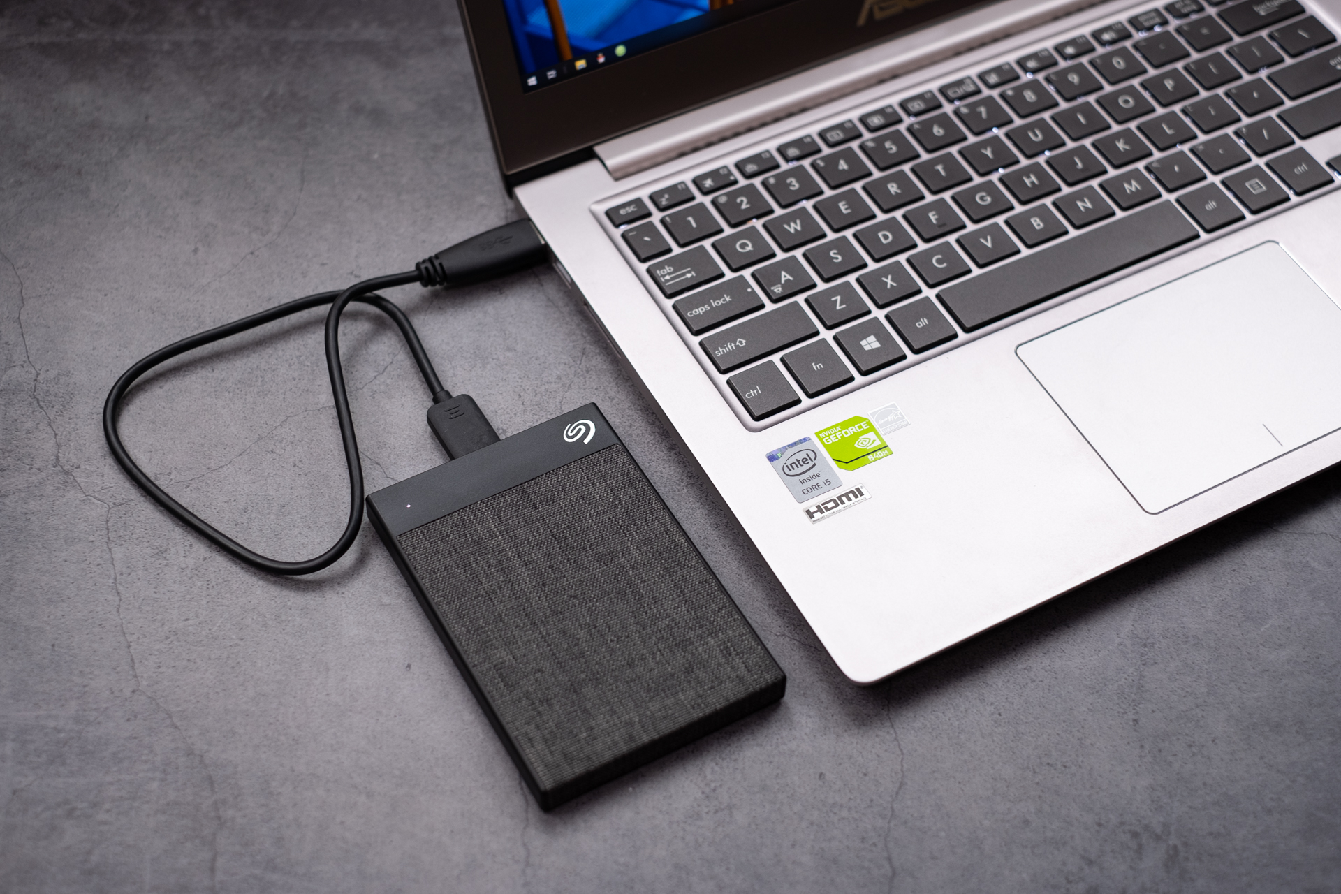 硬件级别安全加密硬盘,让日常工作更放心,避免商业敏感文件泄密