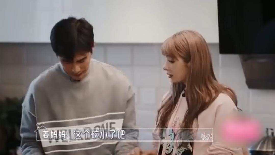 姜潮妈妈买房只写麦迪娜的名字,姜潮妈妈麦迪娜婆婆送鞋