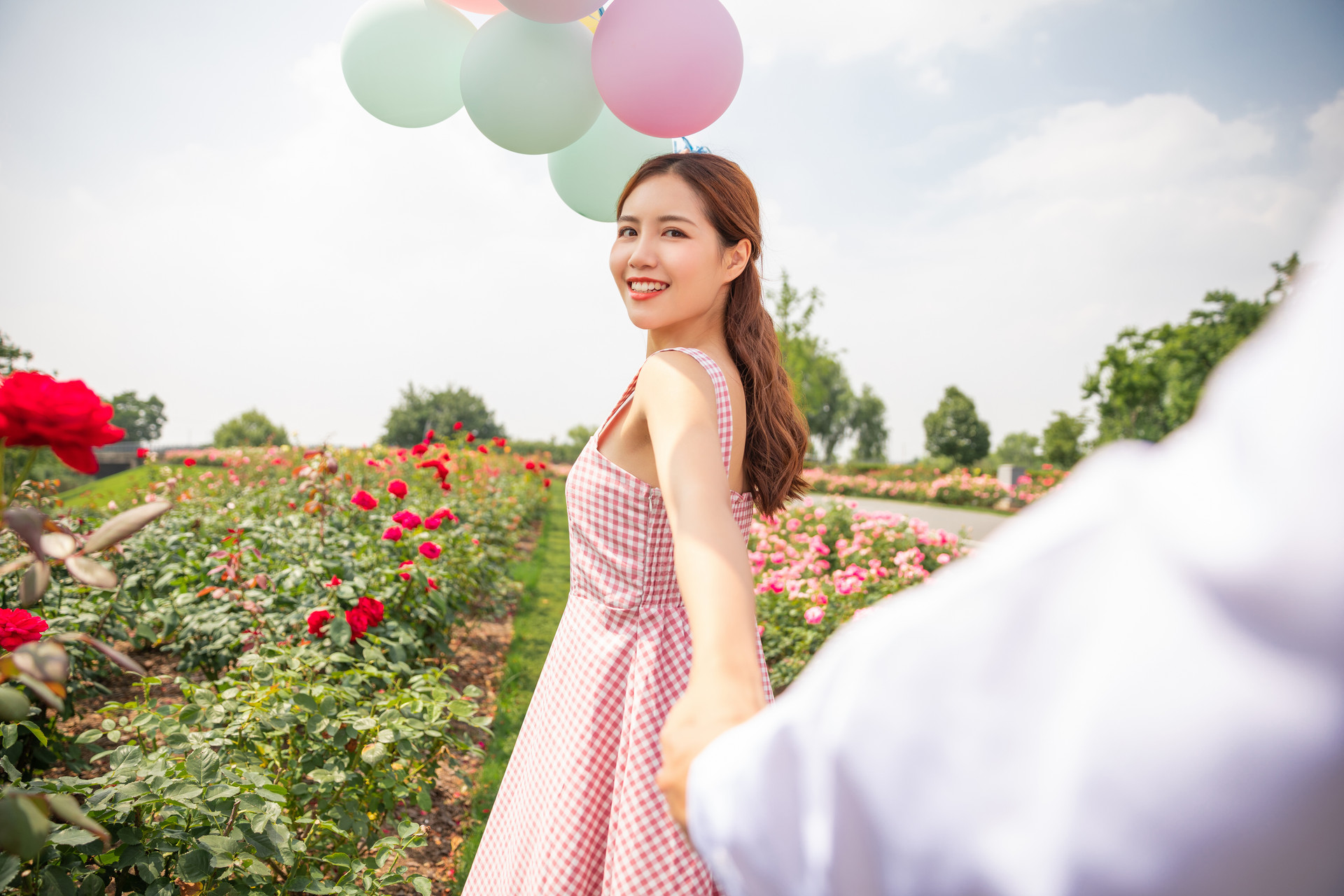 如何分辨男人是追你还是撩你,判断一个男人是不是暗恋你