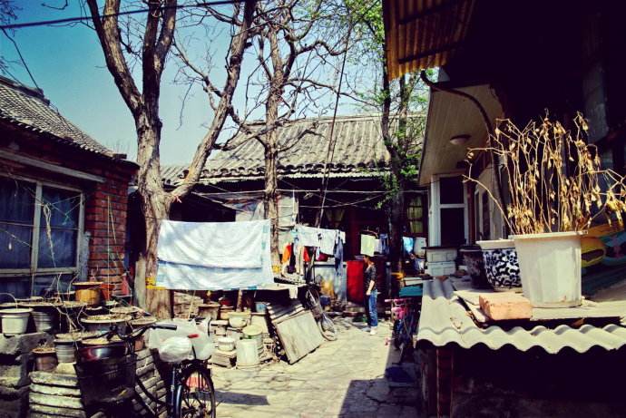 俗语“坟前坟后两家当，家败人亡恐相离”，什么意思，有何讲究？