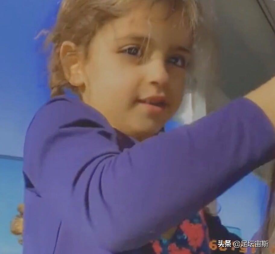 小法孩子和梅西孩子,梅西抱小法女儿