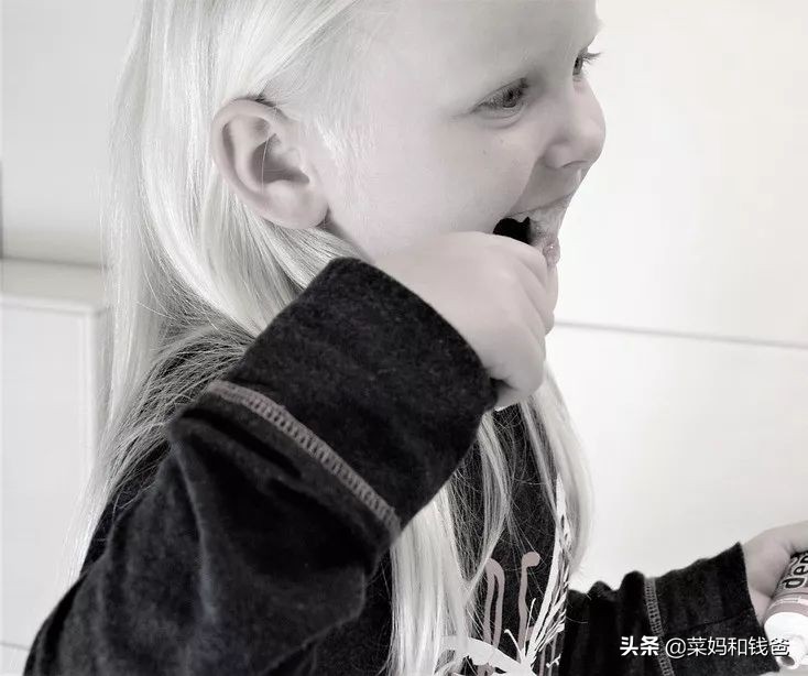 宝宝牙膏选择的正确方法,给宝宝挑选牙膏关键看什么