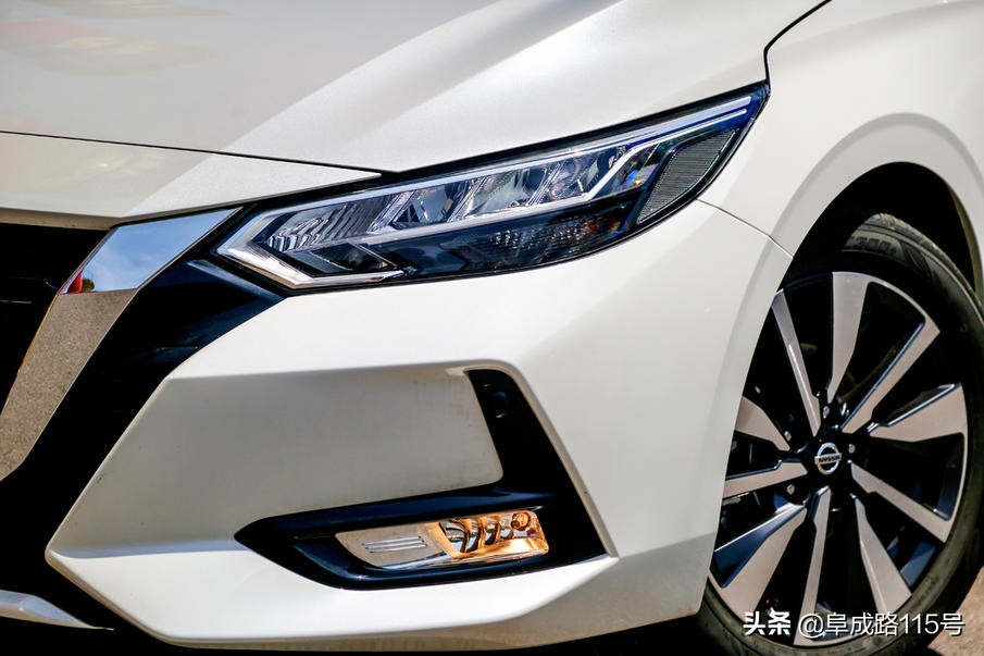 将朗逸赶下神坛自吸+CVT的佛系新轩逸躺着也能当第一