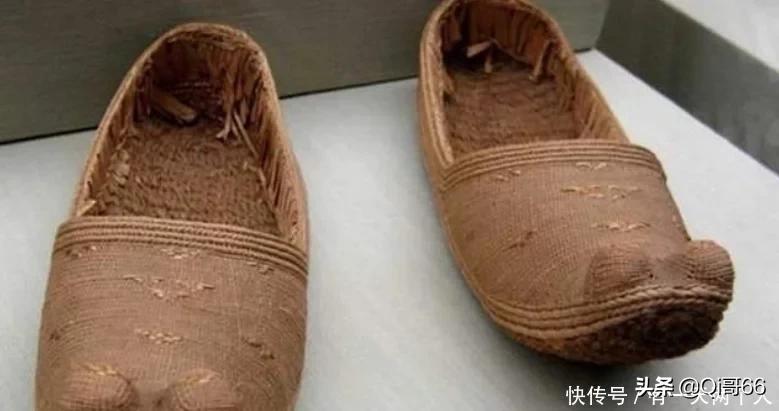 古人的鞋尖翘起有什么说法,古人鞋子为什么往上翘