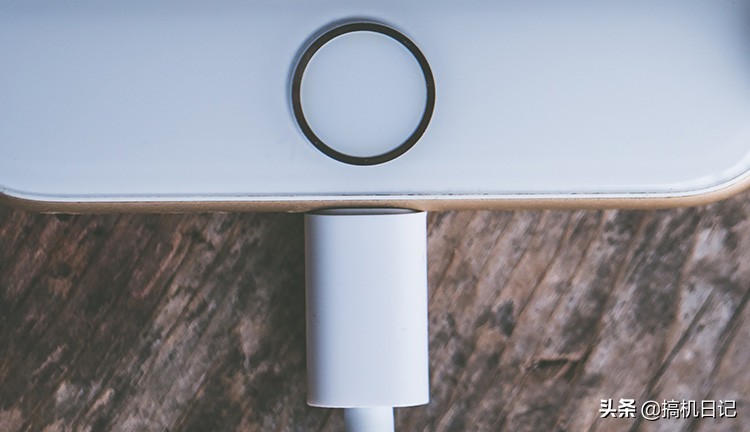 现在新手机电池如何充电才正确,新买的手机应该怎样充电最好