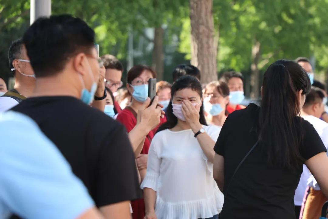 直击中考现场追梦的少年们加油,直击2023高考现场山西太原直播