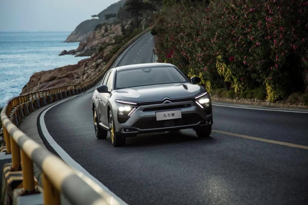 凡尔赛深度试驾怎么操作,凡尔赛沉浸式体验