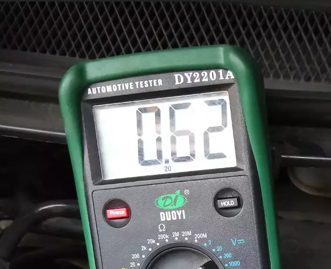 怎样检测电瓶漏电电流多少算正常,怎样用灯泡检测电瓶漏电