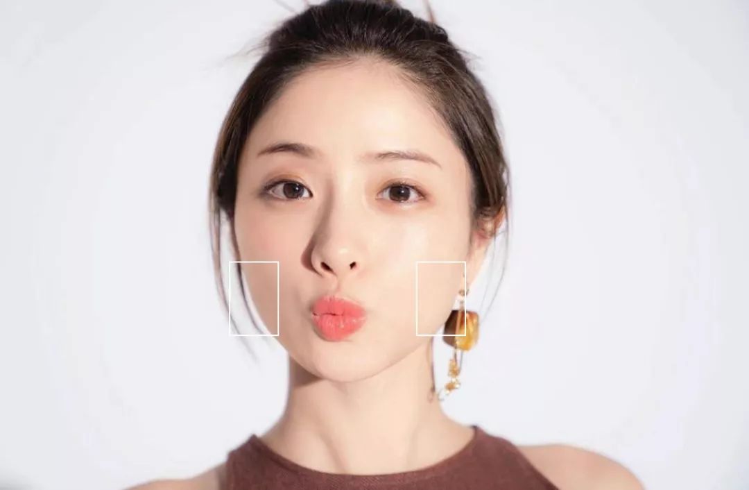 大饼脸塌鼻梁小眼睛怎么变美,大饼脸塌鼻梁凸嘴怎么提升精致度