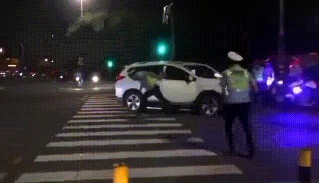 临沂逆行冲撞事件,临沂警车冲撞事件