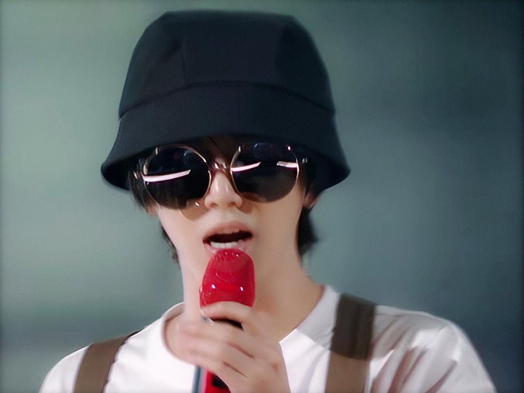 我证明:纯情少年华晨宇真的没有整容没有植发没有情人没有私生子